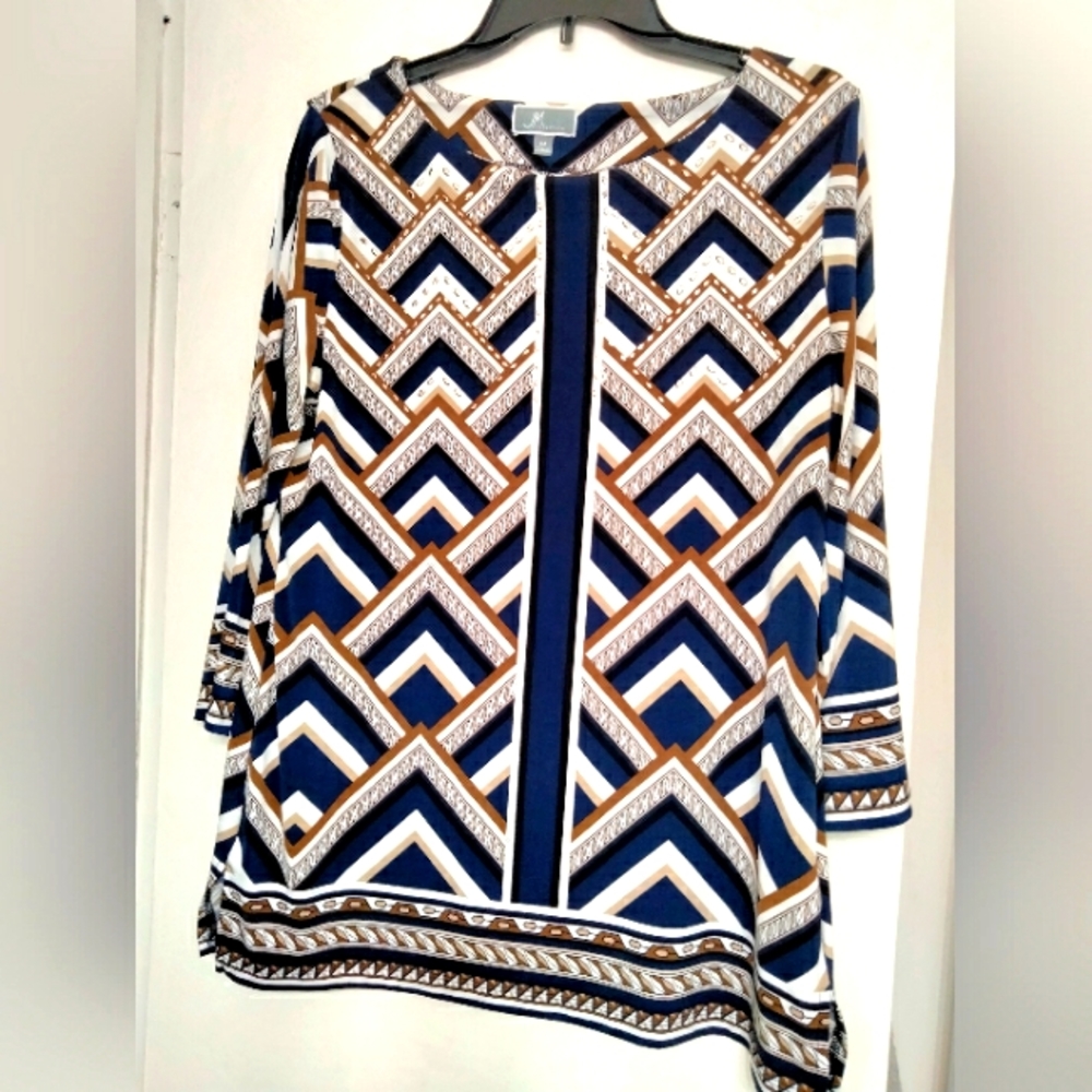 JM Collection Women's blouse Tan/navy blue/White blend in size Medium.